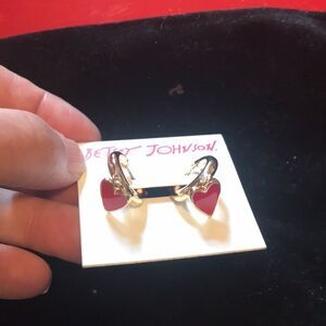 NWT Betsey Johnson heart earrings